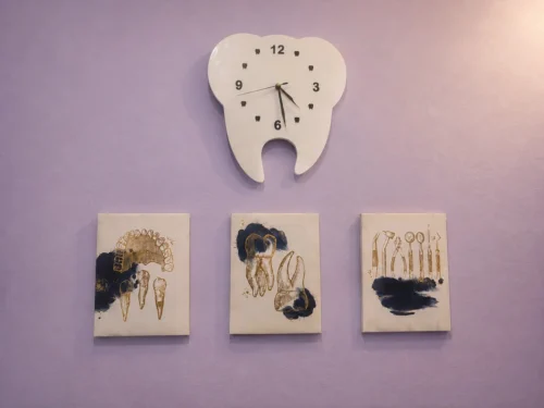 Dental Tooth Shaped Wall Clock - White photo review